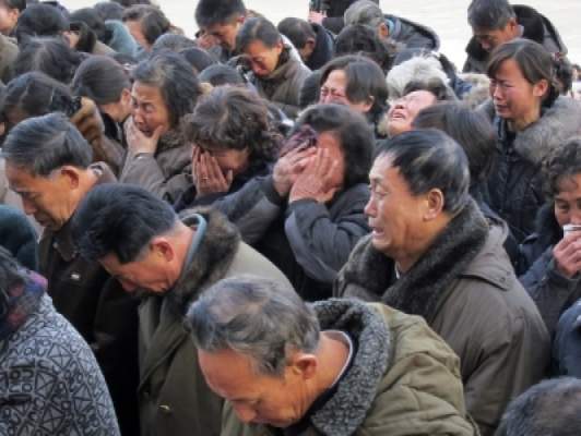 معاقبة كوريين شماليين بتهمة “عدم الحزن بشكل كافي” على رحيل الزعيم!