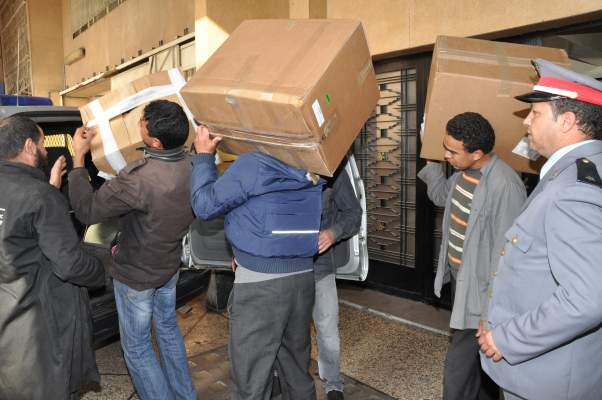 الدار البيضاء: درك “2 مارس” يداهم شقتين ويحجز كمية كبيرة من علب “المعسل” ومبلغ مالي قدره 21 مليون سنتيم
