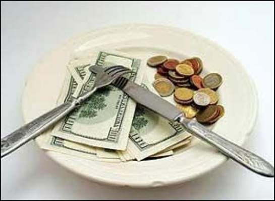 حدث هذا في أمريكا: وجبة غذاء بــ 27 دولار و”بقشيش” للنادل بـ5 آلاف دولار