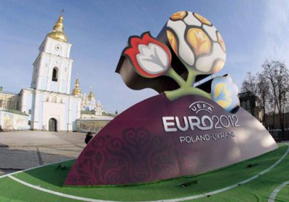 أوكرانيا تسمح للأجانب “بالتبول” علانية دون غرامة خلال بطولة كأس الأمم الأوروبية لكرة القدم