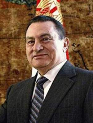 مبارك يرفض استلام طرد حلوى أرسله له مجهول من بريطانيا