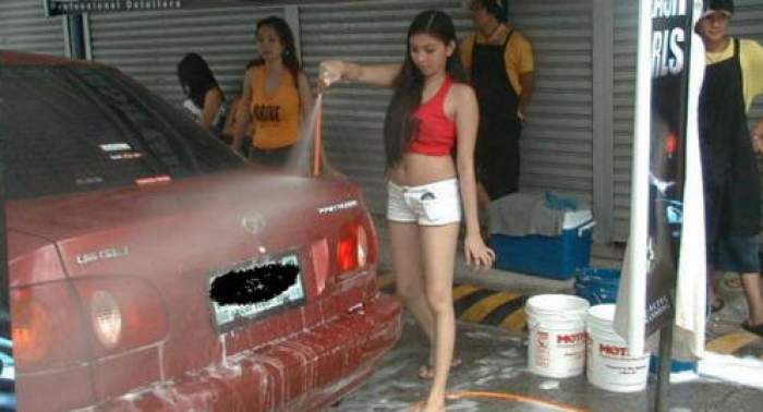 مغسل سيارات يقدم عرضا لممارسة الجنس لكل زبون يغسل سيارته 9 مرات