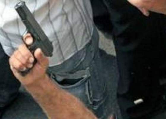 عاجل: شرطي يضطر لإطلاق النار لتوقيف شخص يهدد امن المواطنين