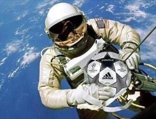 جماهير البرصا: فيليكس وجد كرة راموس في الفضاء