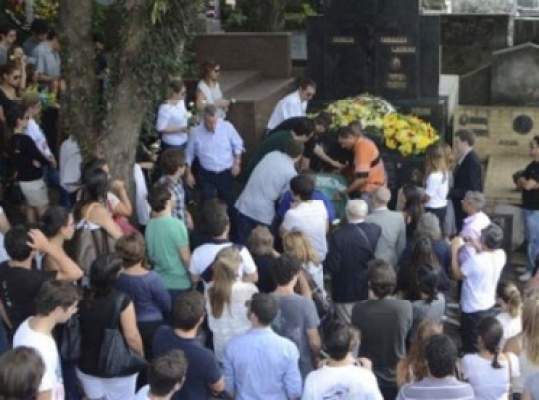 “أيها الناس إنني حي، فليقرصني أحدكم: برازيلي يظهر لأسرته أثناء تشييع جنازته!