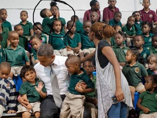 قبلة “من وراء ظهر” أوباما تخطف الوهج الرئاسي حين كان الرئيس زور مدرسة في فلوريدا تجاهله تلميذ صغير وكأنه لم يكن
