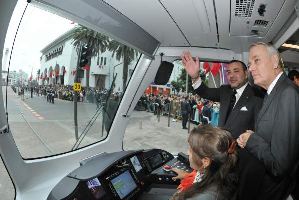 الملك محمد السادس يشرف على تدشين الخط الأول لترامواي الدار البيضاء