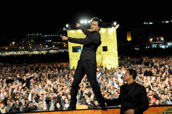 بالصور: شاه روخ خان..العاشق المجنون بساحة جامع لفنا وأميتاب يحظى بالنجمة الذهبية للمهرجان