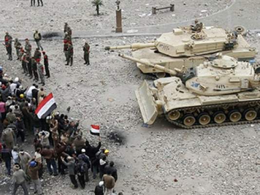 عاجل: الدبابات تحمي القصر الرئاسي بالقاهرة