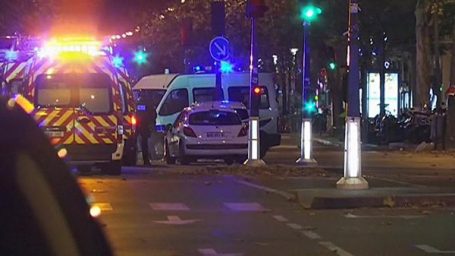 40 قتيلاً على الأقل بهجمات متزامنة في باريس واحتجاز نحو 100 شخص