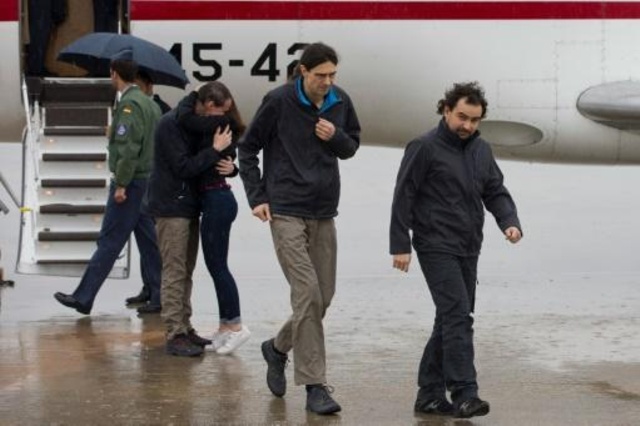 وصول الصحفيين الثلاثة الذين كانوا مختطفين في سورية إلى إسبانيا