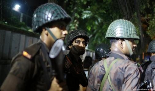 أنباء عن سقوط قتلى واحتجاز رهائن في هجوم بنجلاديش