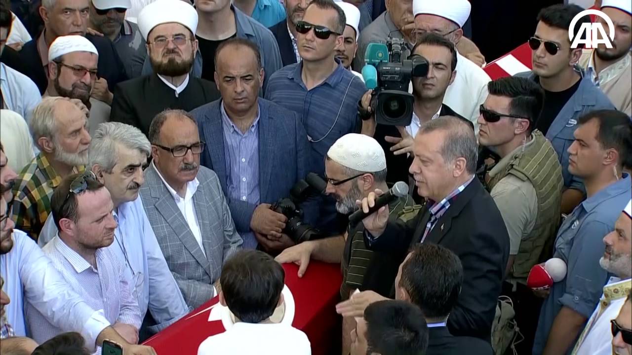 الرئيس التركي يشارك في جنازة شهداء محاولة الانقلاب الفاشلة