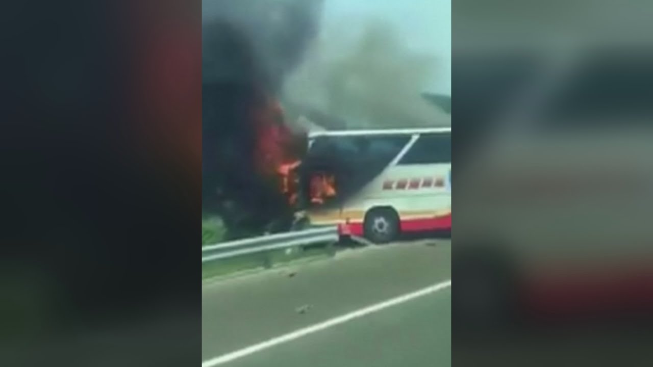 وفاة 26 شخصا جراء احتراق حافلة بـ”تايوان”