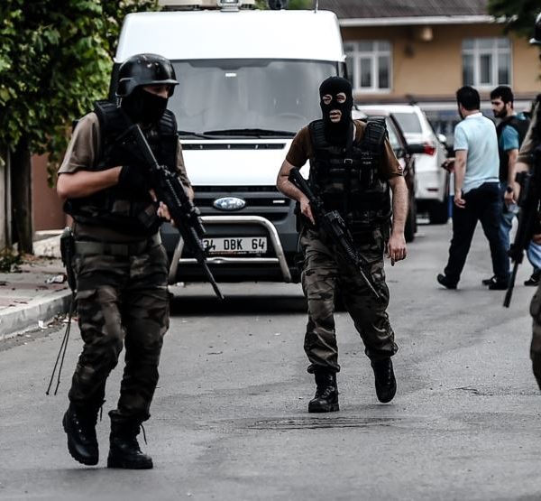 مسؤولون: مقتل 35 مسلحا كرديا حاولوا اقتحام قاعدة في تركيا