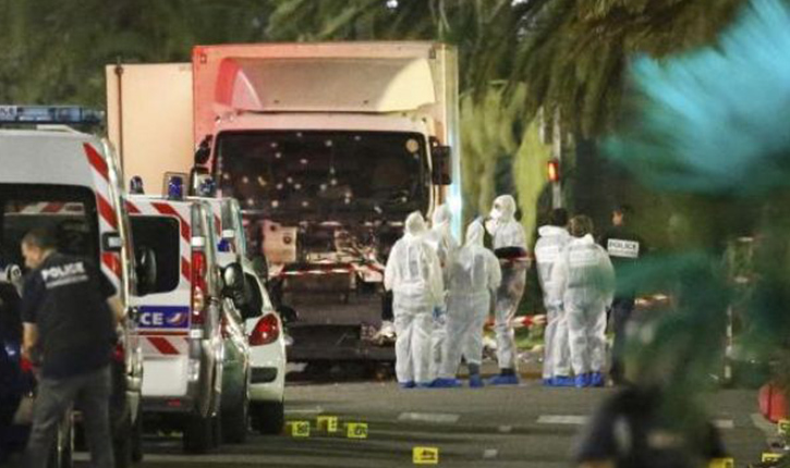 الشرطة الفرنسية تنشر آخر صور بوهلال منفذ اعتداء نيس داخل الشاحنة بـ48 ساعة قبل الفاجعة