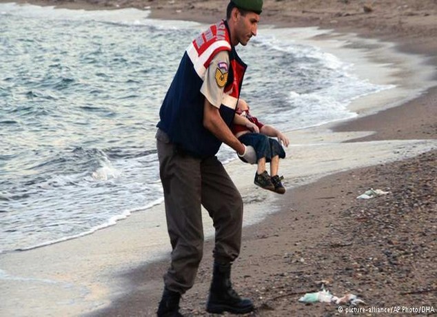 والد الطفل السوري الغريق ايلان: “الموت مستمر”