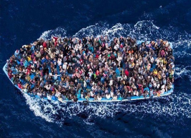 مقتل 42 مهاجرا غير شرعي في غرق مركب قبالة الساحل المصري