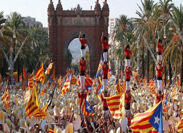 إسبانيا .. الدعوة لاستفتاء حول انفصال كاتالونيا “غير قانونية” و”انتهازية”