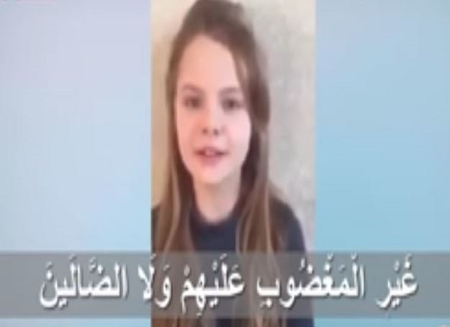 فيديو .. طفلة اوكرانية تزلزل الفايسبوك بطريقتها في تلاوة القرآن