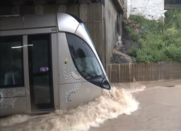 بالفيديو أمطار غزيرة تغرق مدينة سلا والرباط