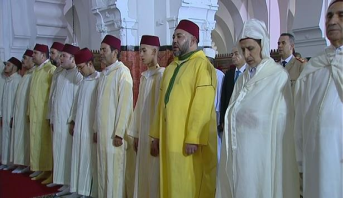 فيديو: أمير المؤمنين يؤدي صلاة عيد الفطر بالمسجد المحمدي بالبيضاء ويتقبل التهاني