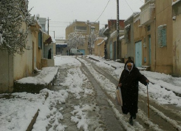 بالفيديو.. قتيلان في تونس جراء سوء الأحوال الجوية