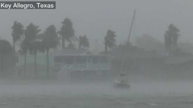 فيديو: العاصفة المدارية “هارفي” تخلف سيولا مدمرة في هيوستون الأمريكية