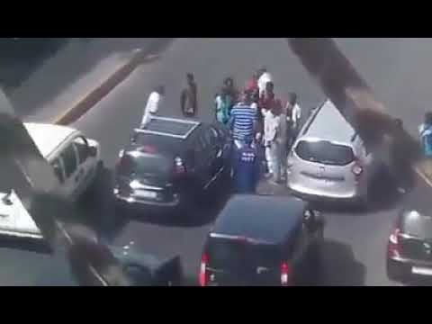 فيديو.. أفارقة يسيطرون على شارع مغربي ويهددون من يرفض الدفع
