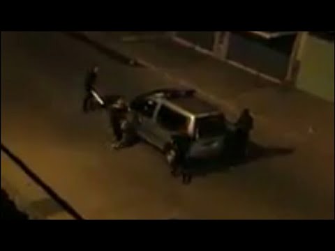 فيديو: شوفو السيبة.. مشرملين يهاجمون سيارة الدرك بالسيوف