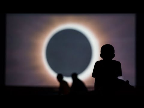فيديو.. الأمريكيون يترقبون أول كسوف كلي للشمس لأول مرة منذ 99 عاما