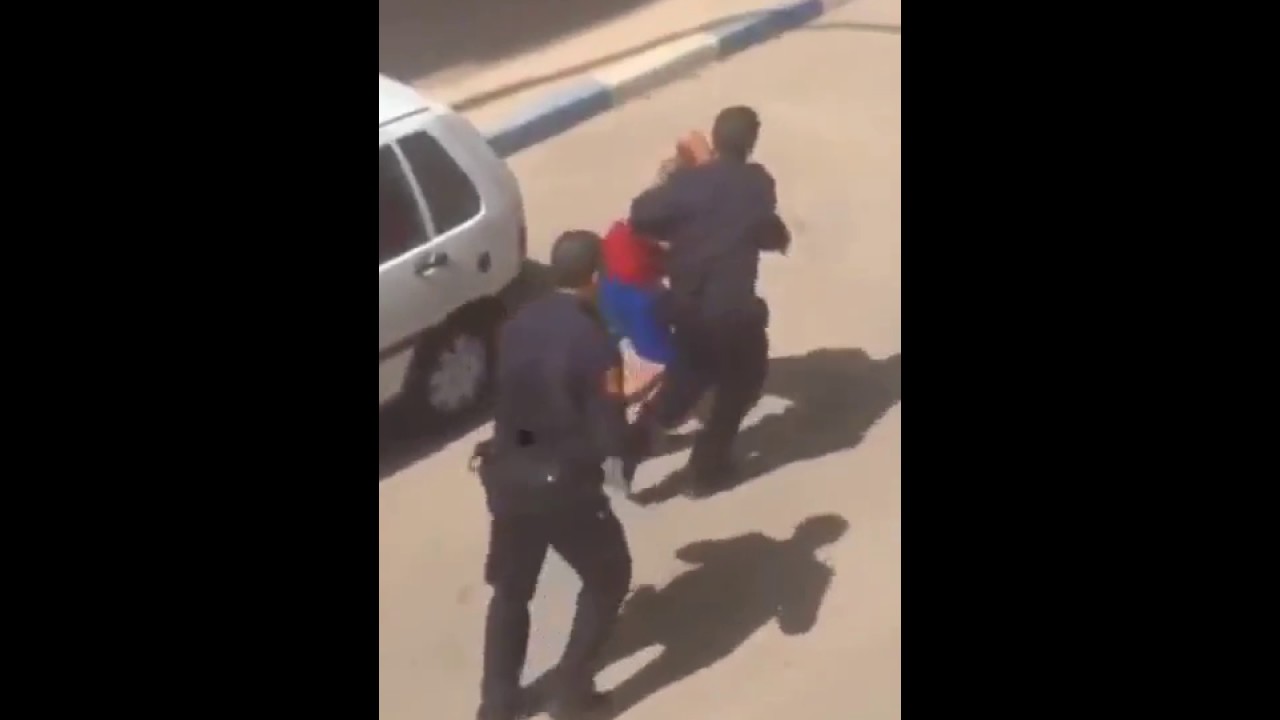 فيديو.. لحظة اعتقال المتورط الثاني في محاولة اغتصاب فتاة بالحافلة