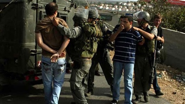 قوات الاحتلال الإسرائيلي تعتقل 34 فلسطينيا من محافظات الضفة الغربية