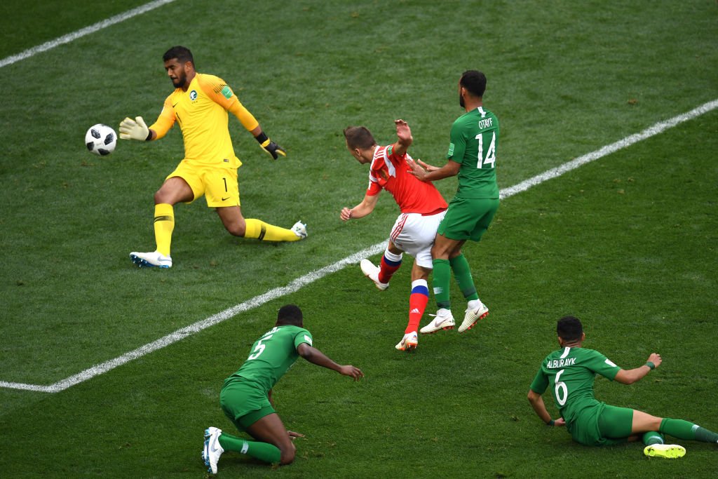 المنتخب السعودي ينجو من كارثة جوية في روسيا