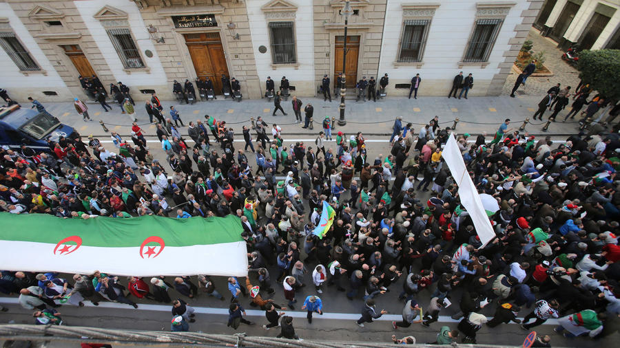 الجزائر: ممثلو الحراك يشاركون الخميس في “مؤتمر موحد” احتفالا بالذكرى السنوية الأولى للاحتجاجات