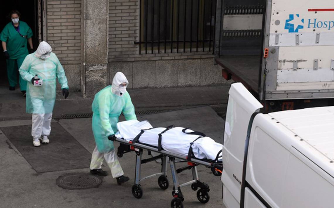 الإسبان يواصلون دعم أطرهم الطبية لما يقومون به تجاه المصابين بفيروس كورونا