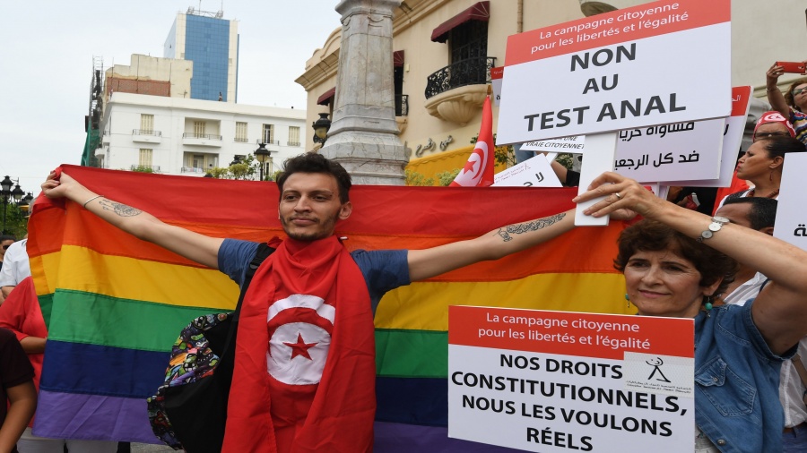 أكورا تنقل مشاهد وقفة المثليين في إسبانيا ضد رهاب المثلية الجنسية (فيديو)