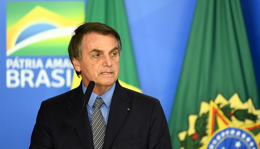 البرازيل.. صحافيون يعتزمون مقاضاة رئيس البلاد بسبب الكمامة