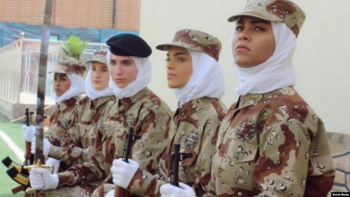 القبض على سعودي سخر من “الفتيات العسكريات”