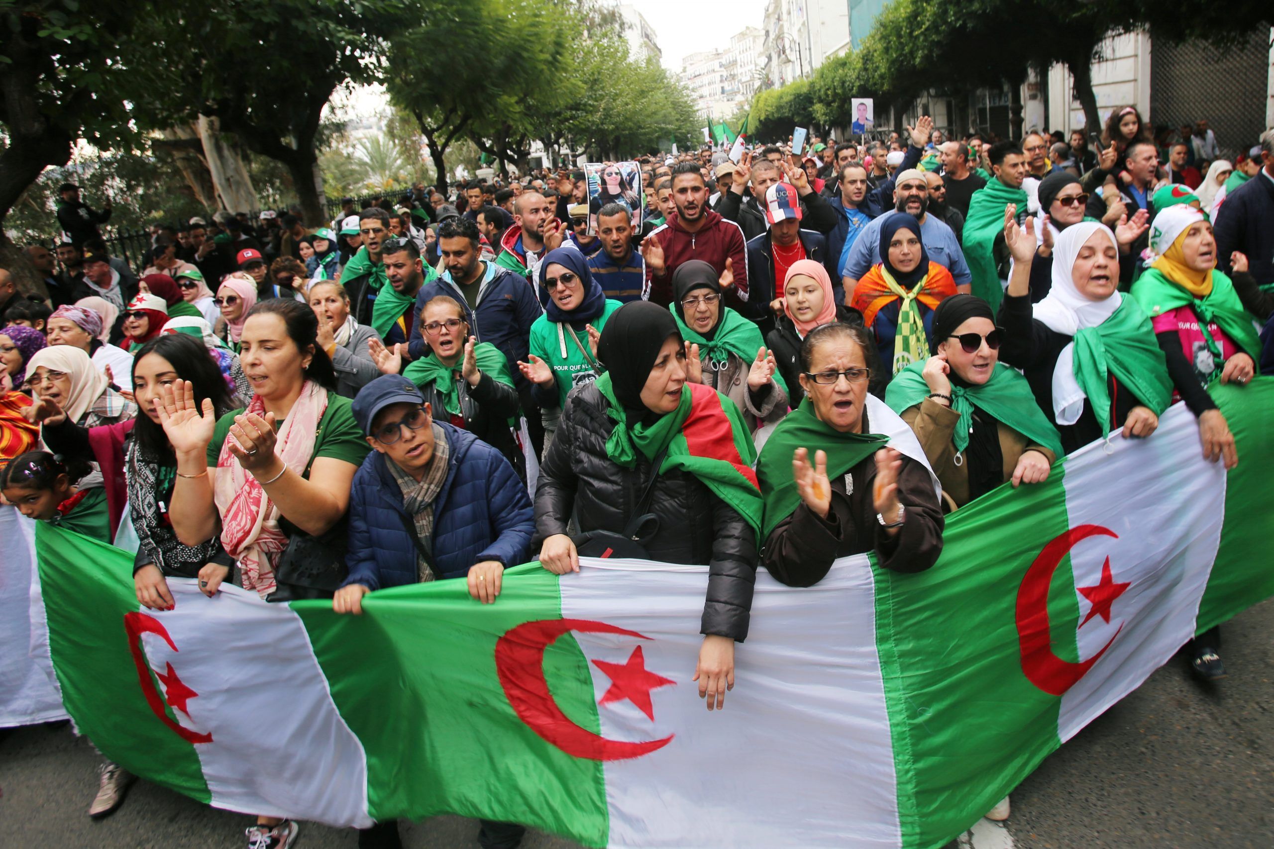 سياسيون: استمرار نفس النظام في الجزائر ترتب عنه تقهقر الحقوق وال