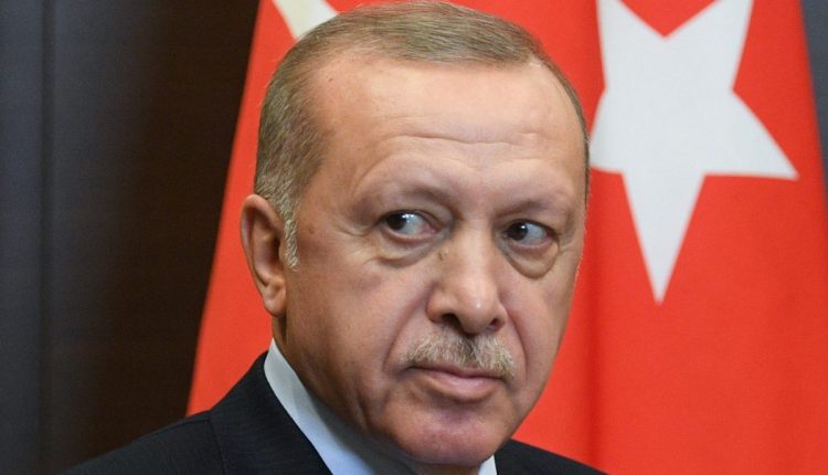 أردوغان يدعو الأتراك لوضع الذهب والعملات الأجنبية في البنوك لمساعدة الاقتصاد