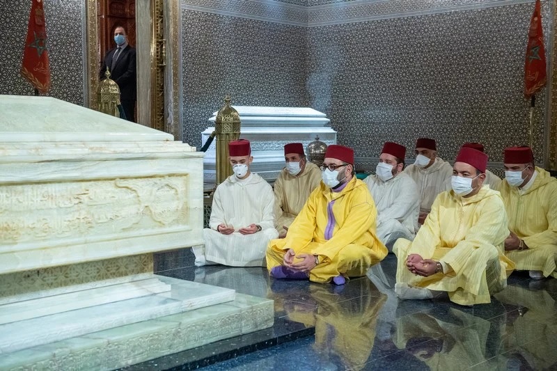 فيديو: الملك محمد السادس يترحم على روح جده الراحل الملك محمد الخامس