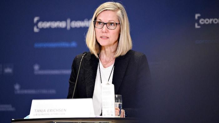 فيديو: مسؤولة دنماركية تفقد الوعي خلال مؤتمر صحفي بشأن فيروس كورونا