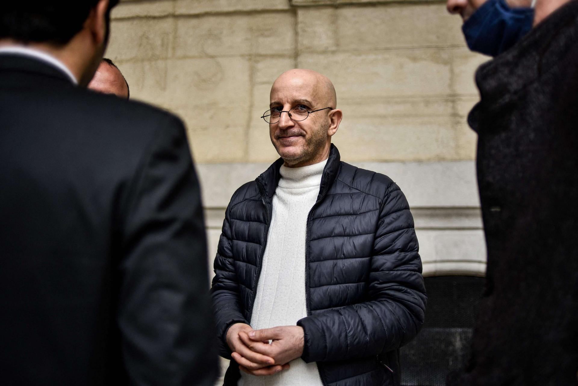فيديو : القضاء الجزائري يحكم على باحث بالسجن ثلاث سنوات بتهمة “الاستهزاء بالاسلام”