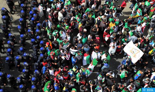 الجزائر: حزب معارض يشجب بقوة قمع الحراك