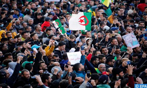 منظمة حقوقية: إيقاف 800 متظاهر خلال مسيرات الجمعة 118 للحراك بالجزائر