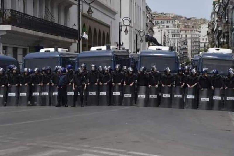 النظام الجزائري مستمر في قمع مسيرات الحراك الشعبي