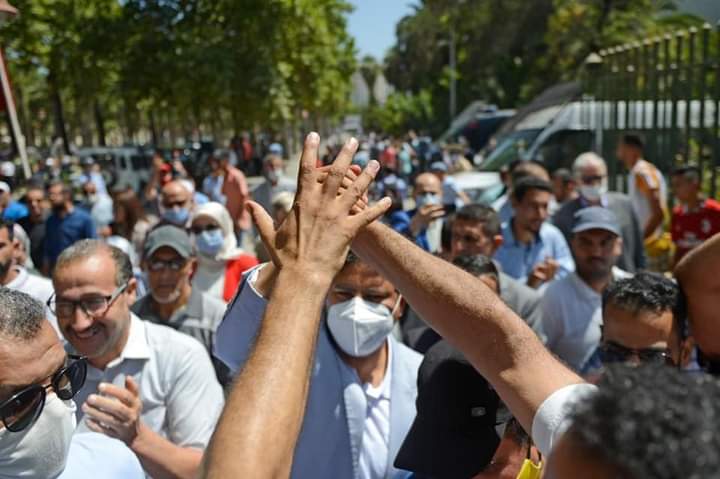 قياديون من ‘البيجيدي’ وأتباعه يواصلون تبخيس القضاء في محاكمة حامي الدين