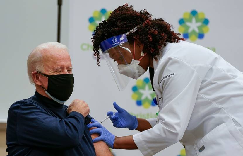 إدارة بايدن تدافع عن قرار إلزامية اللقاح بعدما علّقه القضاء