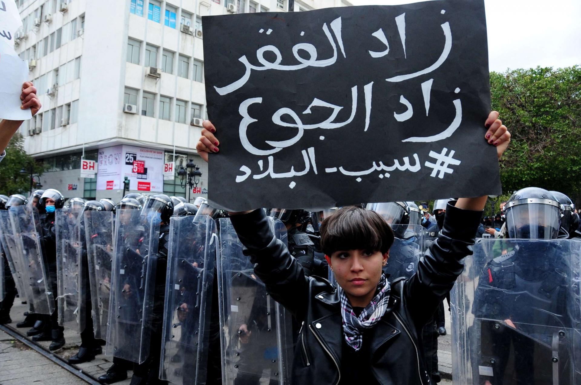 تونس تشتعل.. المواجهات متواصلة بين الأمن والمحتجين